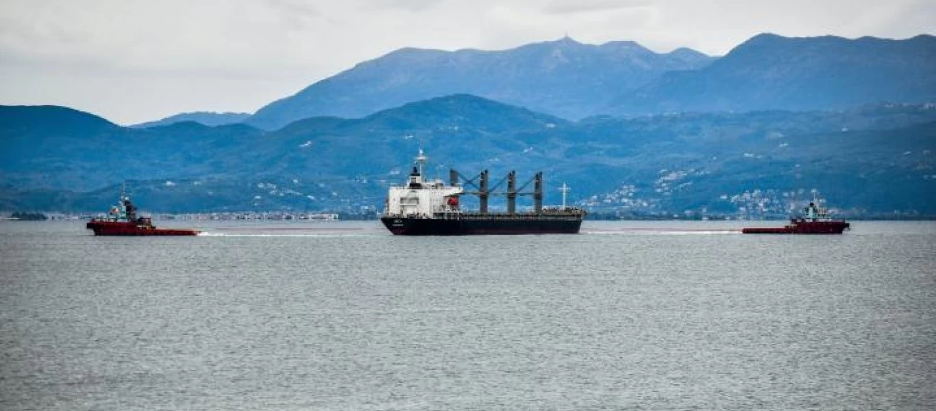 Ρυμουλκήθηκαν στον όρμο Βατίκων Λακωνίας τα δύο φορτηγά πλοία που συγκρούστηκαν στα Κύθηρα